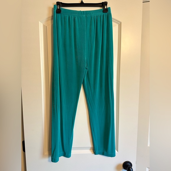 Slinki Green Ankle Length Pants Size Medium - Picture 2 of 3